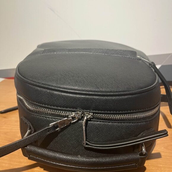 GREAT CONDITON~ Black Minimalistic Backpack - Picture 4 of 6